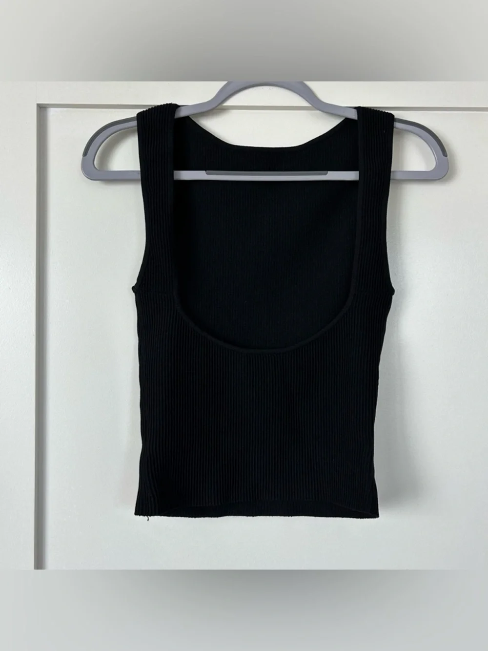 Aritzia Babaton Sculpt Knit Leading Top Black Size Medium - Picture 3 of 6